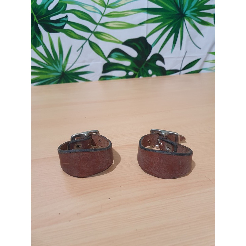 Attaches Fenders